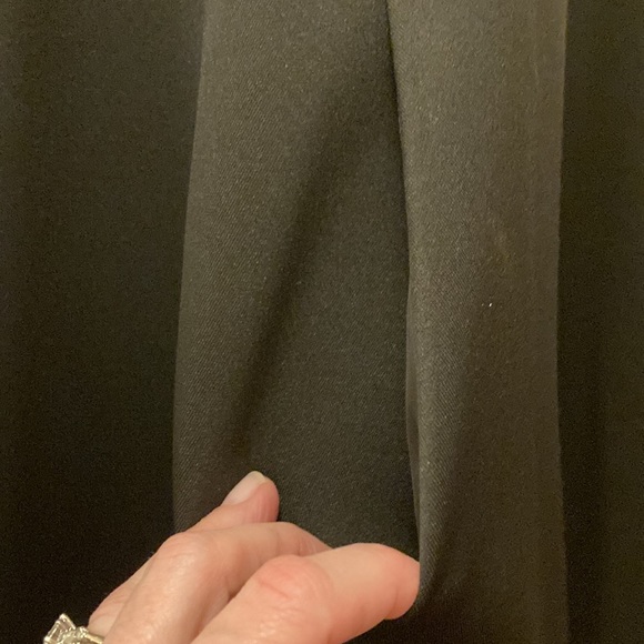 Black full skirt sleeveless cap sleeve V neck dress - Picture 6 of 7